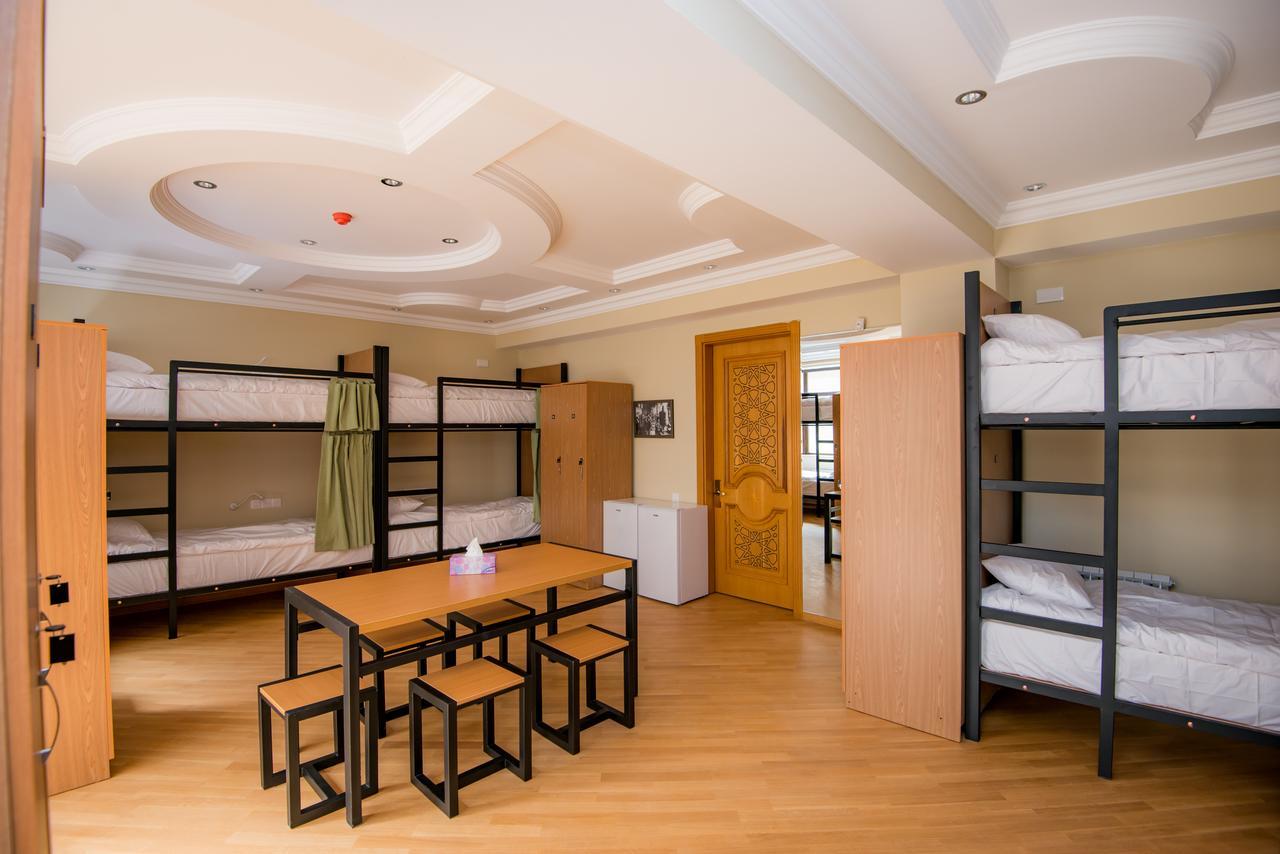 Feyu Hostel Баку Екстериор снимка