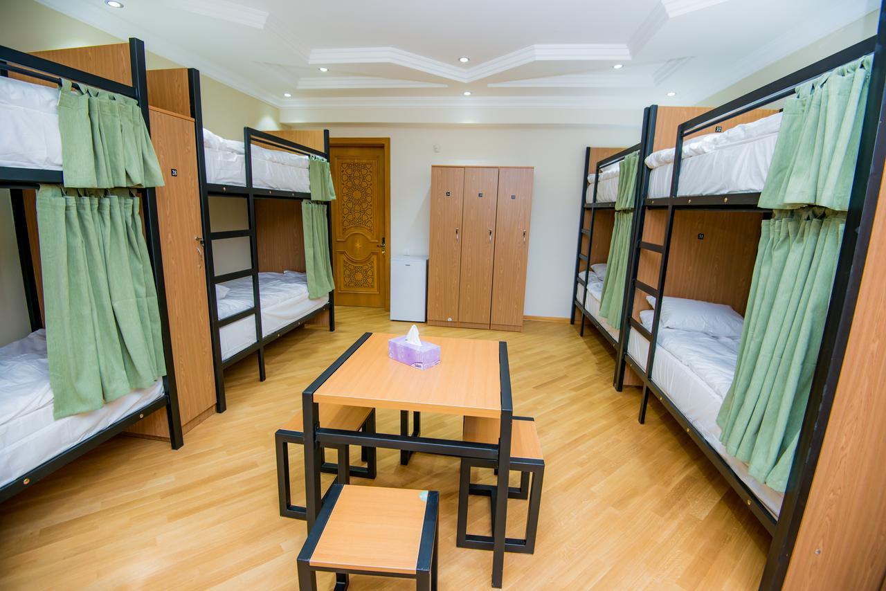 Feyu Hostel Баку Екстериор снимка